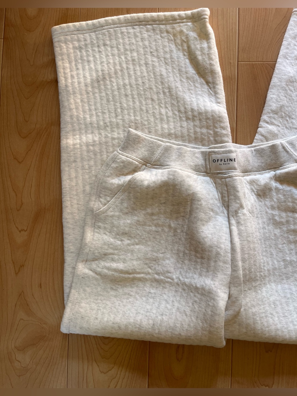 aerie offline size Med short wide leg  Cream Sweatpants Joggers